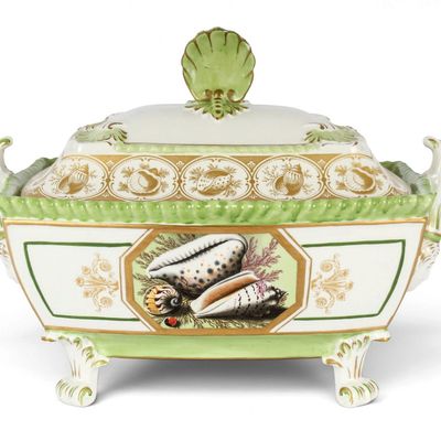 Sale Photo Thumbnail #84: Mottahedeh Porcelain Sea Shell Lidded Tureen