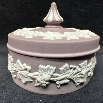 Sale Photo Thumbnail #351: Bas Relief Lilac Purple Wedgwood Round Jewelry Trinket Box with Grapevine Lid