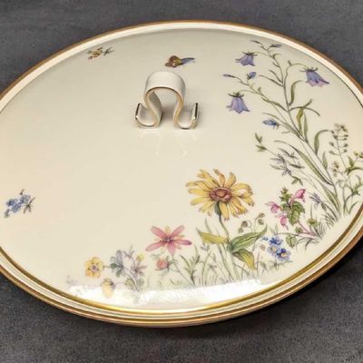 Sale Photo Thumbnail #403: Krautheim Wiesengrund Und Bergeshöhn Round Vegetable Bowl With Lid