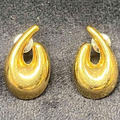 Vintage Signed Monet Gold Tone Earrings