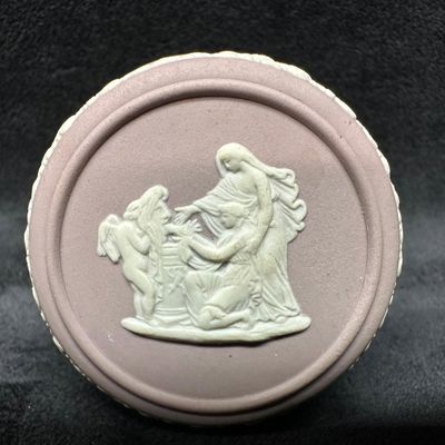 Sale Photo Thumbnail #345: Lilac Purple Wedgwood Jasperware Small Round Trinket Pill Ring Box #2