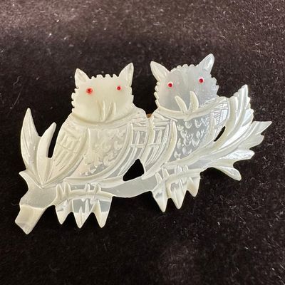 Sale Photo Thumbnail #339: Pair of Owls Vintage Mother Of Pearl Hand Carved Brooch