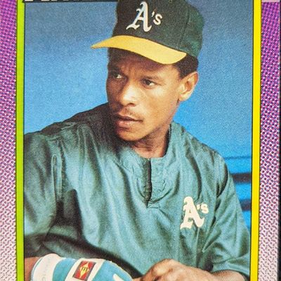 Sale Photo Thumbnail #433: 1990 Rickey Henderson Topps Baseball Card