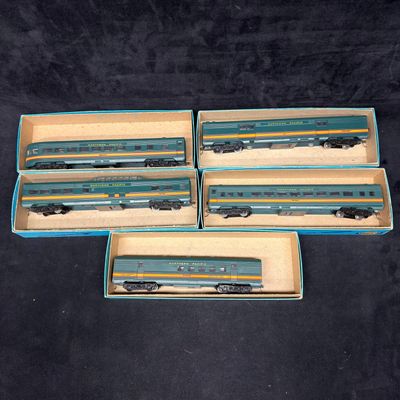 Sale Photo Thumbnail #374: Five Athearn Northern Pacific HO Scale Passenger Cars