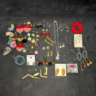 Sale Photo Thumbnail #198: Large Assorted Costume Jewelry Lot Earrings Necklaces Rings and Accessories