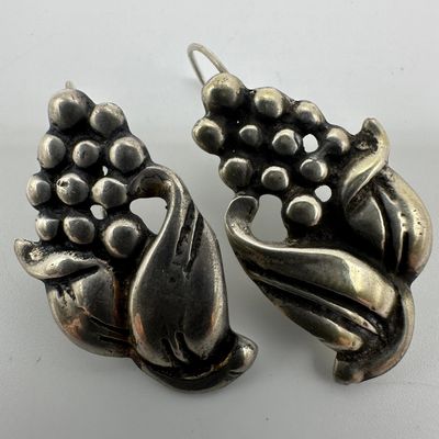 Sale Photo Thumbnail #314: Stylized Grape and Leaf Silver Dangle Earrings M29