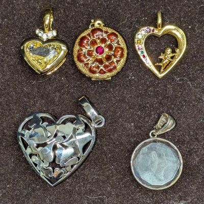 Sale Photo Thumbnail #306: 5 Whitney Kelly Joan Rivers Nolan Miller  Pendants