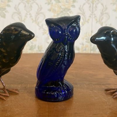 Sale Photo Thumbnail #314: A Trio of Avian Figurines Including a Cobalt Blue Glass Owl and a Pair of Ceramic Crows