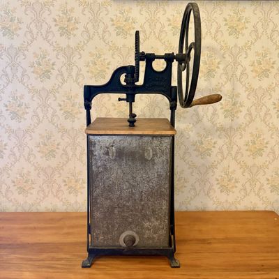 Sale Photo Thumbnail #320: Dazey Churn and Manufacturing Company Model 330B Cast Iron and Galvanized Metal Floor Butter Churn
