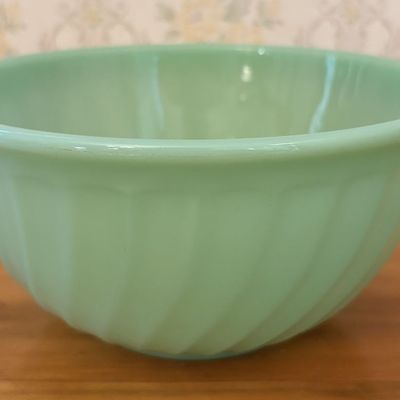 Sale Photo Thumbnail #450: Fire-King Jadeite Swirl Mixing Bowl