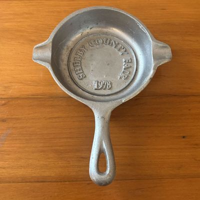Sale Photo Thumbnail #466: 1978 Shelby County Fair Wagner Ware 1050 Cast Aluminum Skillet Ashtray