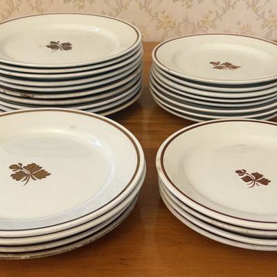 Sale Photo Thumbnail #606: A Set of Alfred Meakin Royal Ironstone China Tea Leaf Pattern Plates