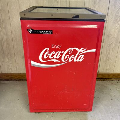 Sale Photo Thumbnail #740: Victory V-Line Coca-Cola Refrigerated Chest Beverage Cooler