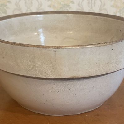 Sale Photo Thumbnail #131: American Stoneware 4-Quart Mixing Bowl with Banded Rim