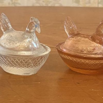 Sale Photo Thumbnail #149: A Collection of Four Glass Hen on Nest Miniature Salt Cellars