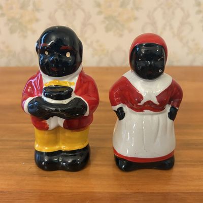 Sale Photo Thumbnail #400: A Pair of Vintage Painted Ceramic Black Americana Salt and Pepper Shakers