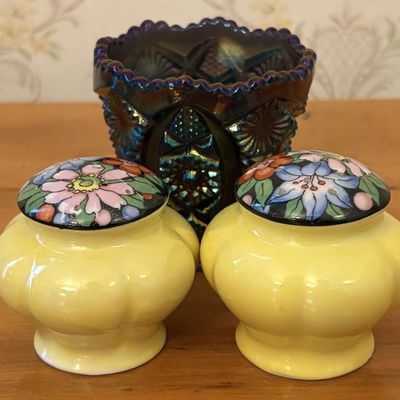 Sale Photo Thumbnail #593: A Pair of Japanese Ceramic Salt and Pepper Shakers and a Carnival Glass Toothpick Holder