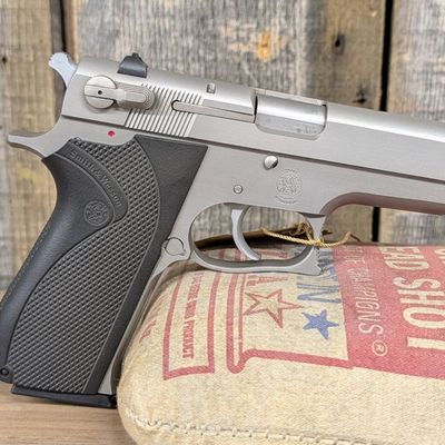 Sale Photo Thumbnail #150: Smith & Wesson Model 3906 Traditional Double Action Semi-Automatic Pistol 9mm Parabellum with 4 Inch Barrel