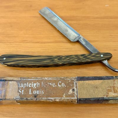 Sale Photo Thumbnail #347: Geneva Cutlery Co. Head Barber Straight Razor with Shapleigh Hardware Co. Case