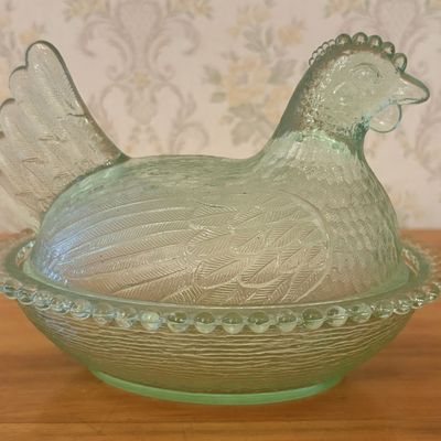 Sale Photo Thumbnail #487: Vintage Translucent Green Pressed Glass Hen on Nest Covered Dish