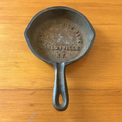 Sale Photo Thumbnail #468: Citizens Union Bank Shelbyville KY Miniature Advertising Cast Iron Skillet