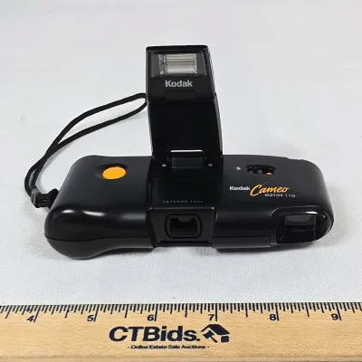 Kodak Vtg Cameo Motor 110 Camera Auto Advance Film Instamatic Flash 