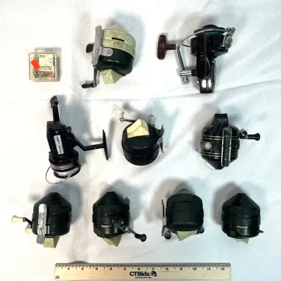 Fishing Reels and Hooks Vtg Zebco, Swift, Daiwa, Eagle Claw Fishing Hooks