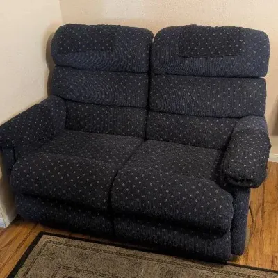 Traditional Manual Reclining Loveseat