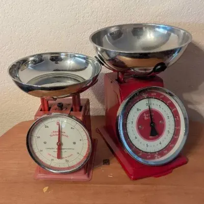 2 Vintage-Style Mechanical Kitchen Scales with Stainless Steel Bowls