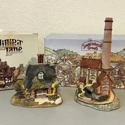 Cottage Figurines From Lilliput Lane And David Winter Cottages