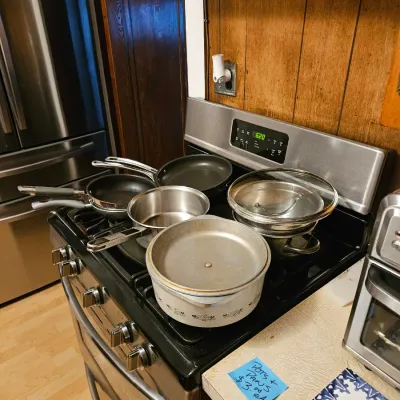 Sale Photo Thumbnail #21: Pots and pans