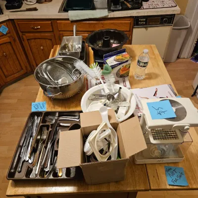 Sale Photo Thumbnail #18: Kitchen baking accessories