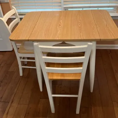 Small Kitchen Table & 2 Chairs