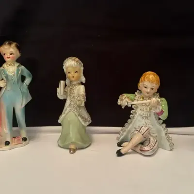 Porcelain Or Ceramic Figurines 