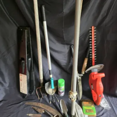 Black & Decker Hedge Trimmer, Craftsman Gutter Cleanout Kit Yard Lot