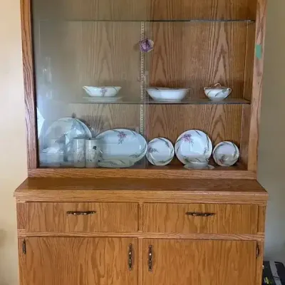 Oak 2 Piece Hutch With Glass Doors & Lighting