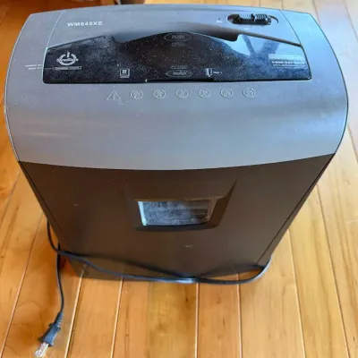 ShredSafe WM845XE 8-Sheet Electric Paper Shredder with Wastebasket - Lake Odessa Off-Site