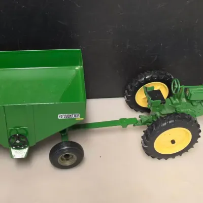 ERTL John Deere Tractor