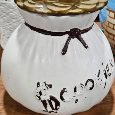 Vintage Cookie Jar #1 - Estate Sales Warehouse (GR)