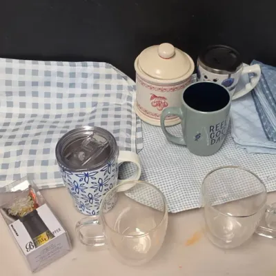 Household Kitchenwares and Dishes - 3 Epare Glasses