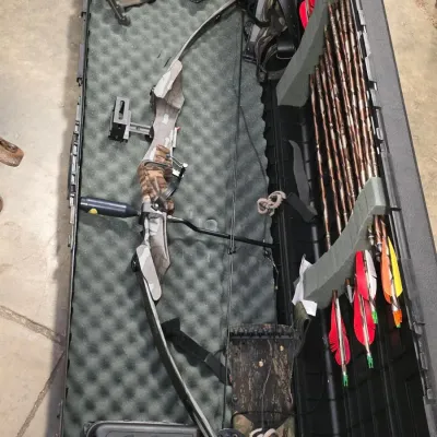 Pro Sport Archery Shadow Compound Bow with Arrows & Bow Guard Case