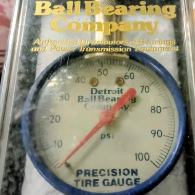 NOS Vintage Detroit Ball Bearing Company Promotional 100 PSI Dial Tire Gauge In Original Case - Potterville