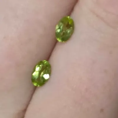 Pair of Faceted Peridot - 0.99ct Total