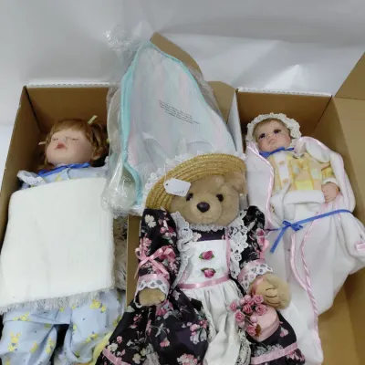 2 Dolls, 1 Bearly People Dolls, 1 Doll Bounce Seat