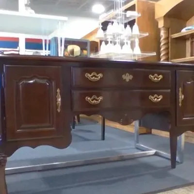 Thomasville Queen Anne-Style Mahogany Buffet - Estate Sales Warehouse (GR)