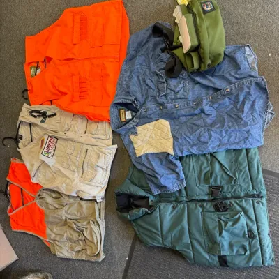 Small Collection of Men's Large/XL Hunting/Fishing Clothing and Vests