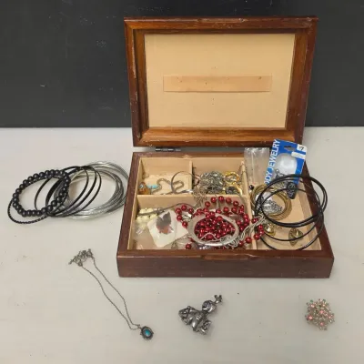 Vintage Costume Jewelry Collection (2 of 2)