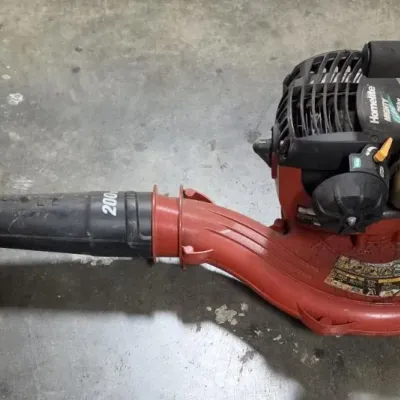 Homelite UT26HBV 26cc 2-Cycle Gas Handheld Blower/Vacuum