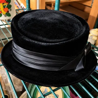 Mid Century Black Velvet Cloche Style Women's Hat Wide Brim Pleated Satin Ribbon Bow - Potterville