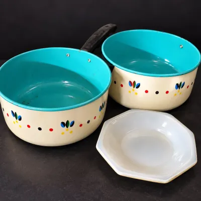 Vintage Child's Toy Enamelware Pot & Pan Set Turquoise Floral MCM Plus Akro Agate Glass Dish - Potterville